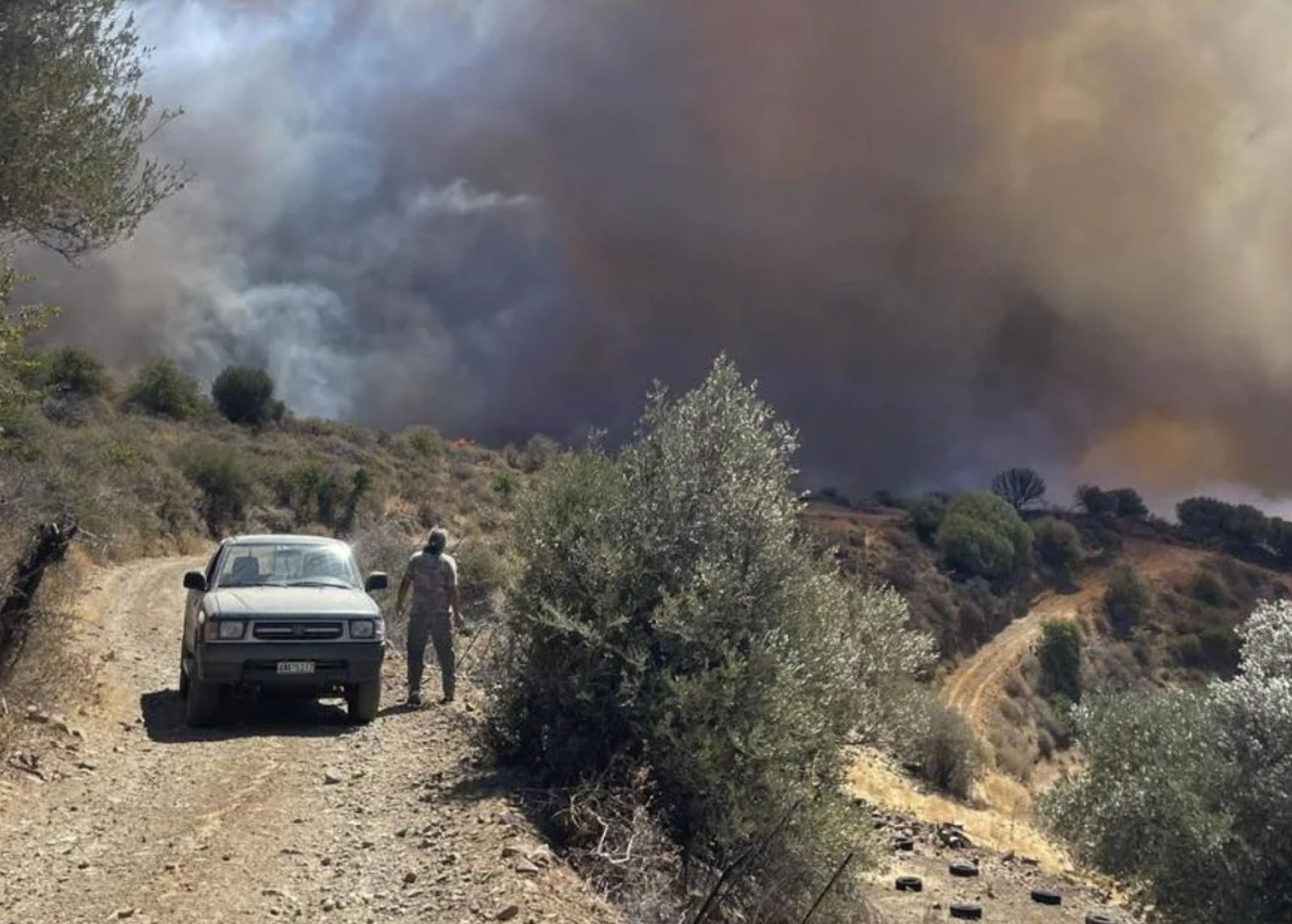 Μαίνεται η φωτιά στο Ρέθυμνο: Ήχησε νέο 112, εκκενώνεται το Βαθιακό