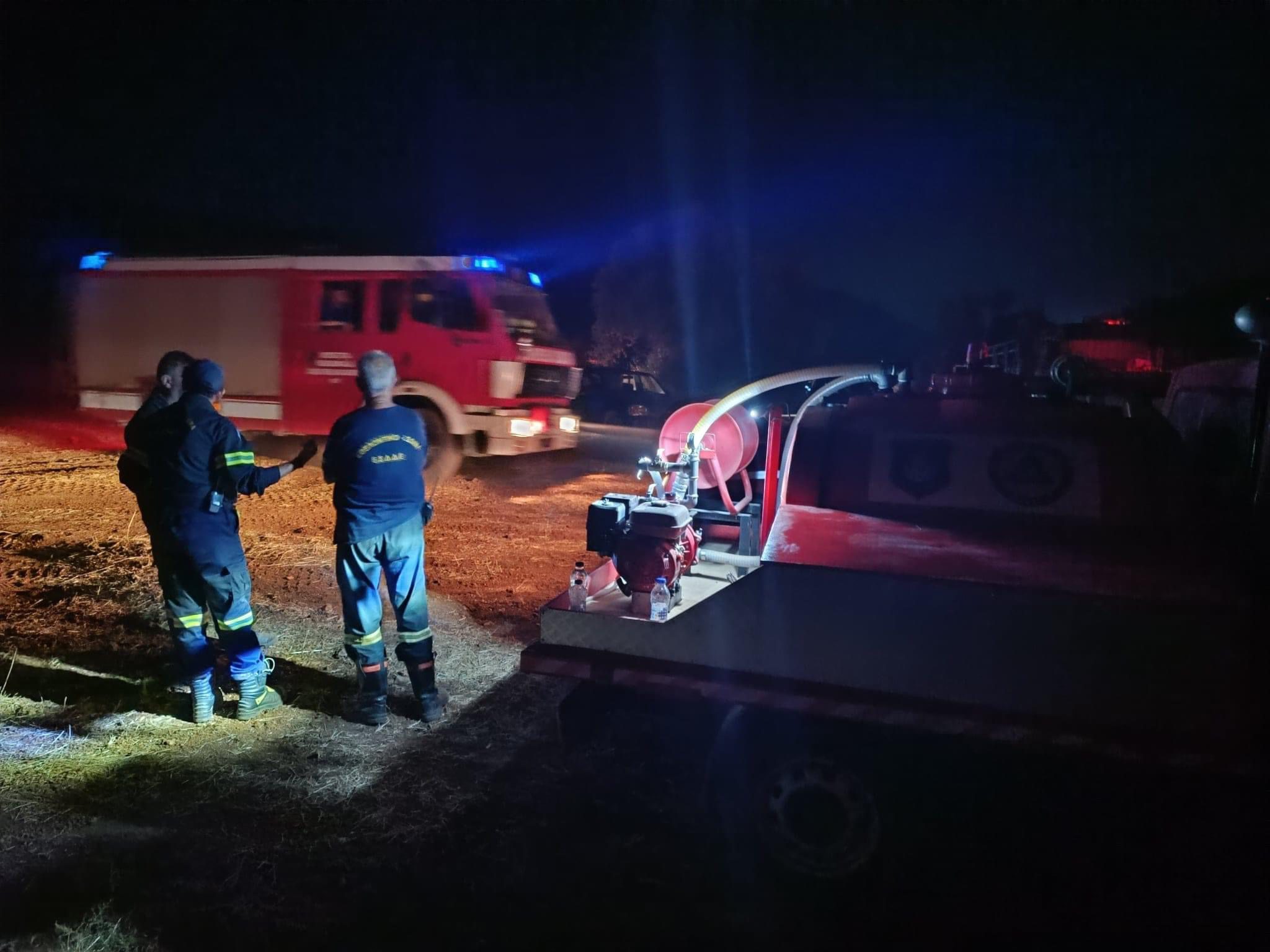 Φωτιά στην Εύβοια: Στην πρώτη γραμμή οι εθελοντές στο πλευρό των πυροσβεστών