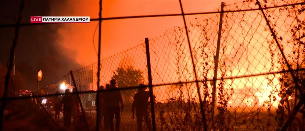 Φωτιά στην Αττική: Έκαψε εργοστάσιο ξυλείας στο Χαλάνδρι (βίντεο)