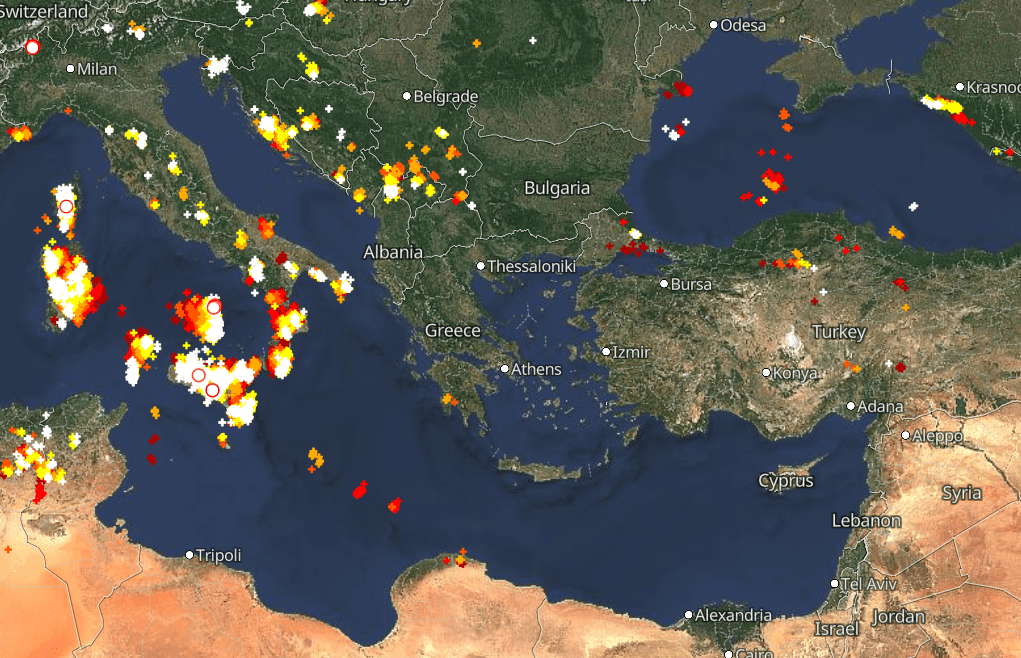 Καταιγίδες Live: Δείτε πού εκδηλώνονται τώρα