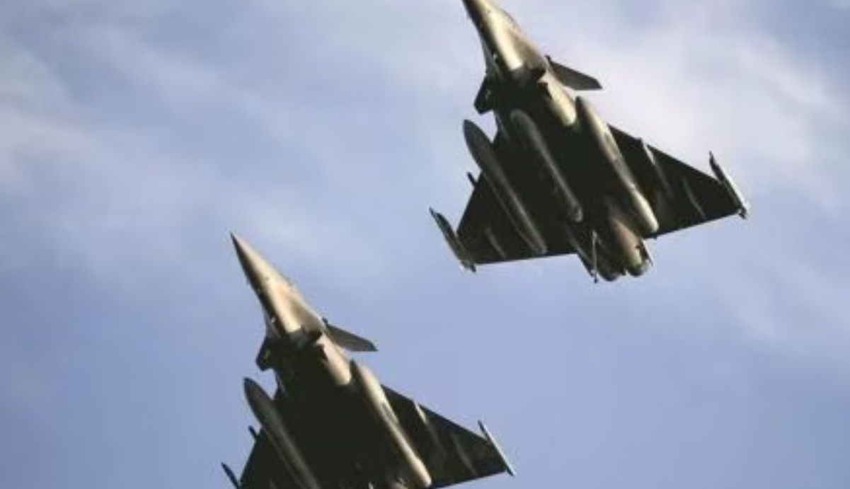 Συγκρούστηκαν δύο μαχητικά αεροσκάφη Rafale – Νεκροί εντοπίστηκαν οι δύο πιλότοι