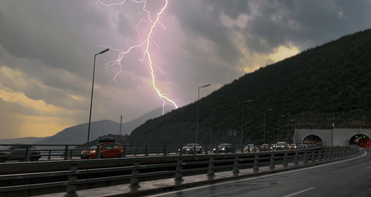 Δείτε live πού βρέχει αυτή την ώρα