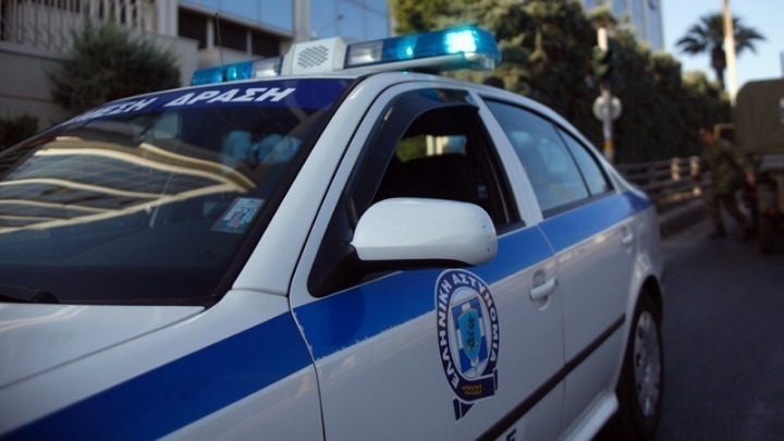 Τρεις τραυματίες από ληστείες μηχανόβιων