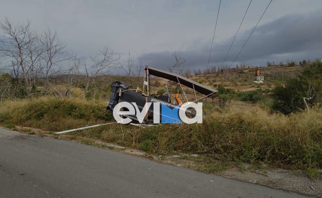 Τροχαίο στην Εύβοια: Σκάφος έφυγε από το τρέιλερ τζιπ και βρέθηκε σε χωράφι – Αποκλειστικές εικόνες