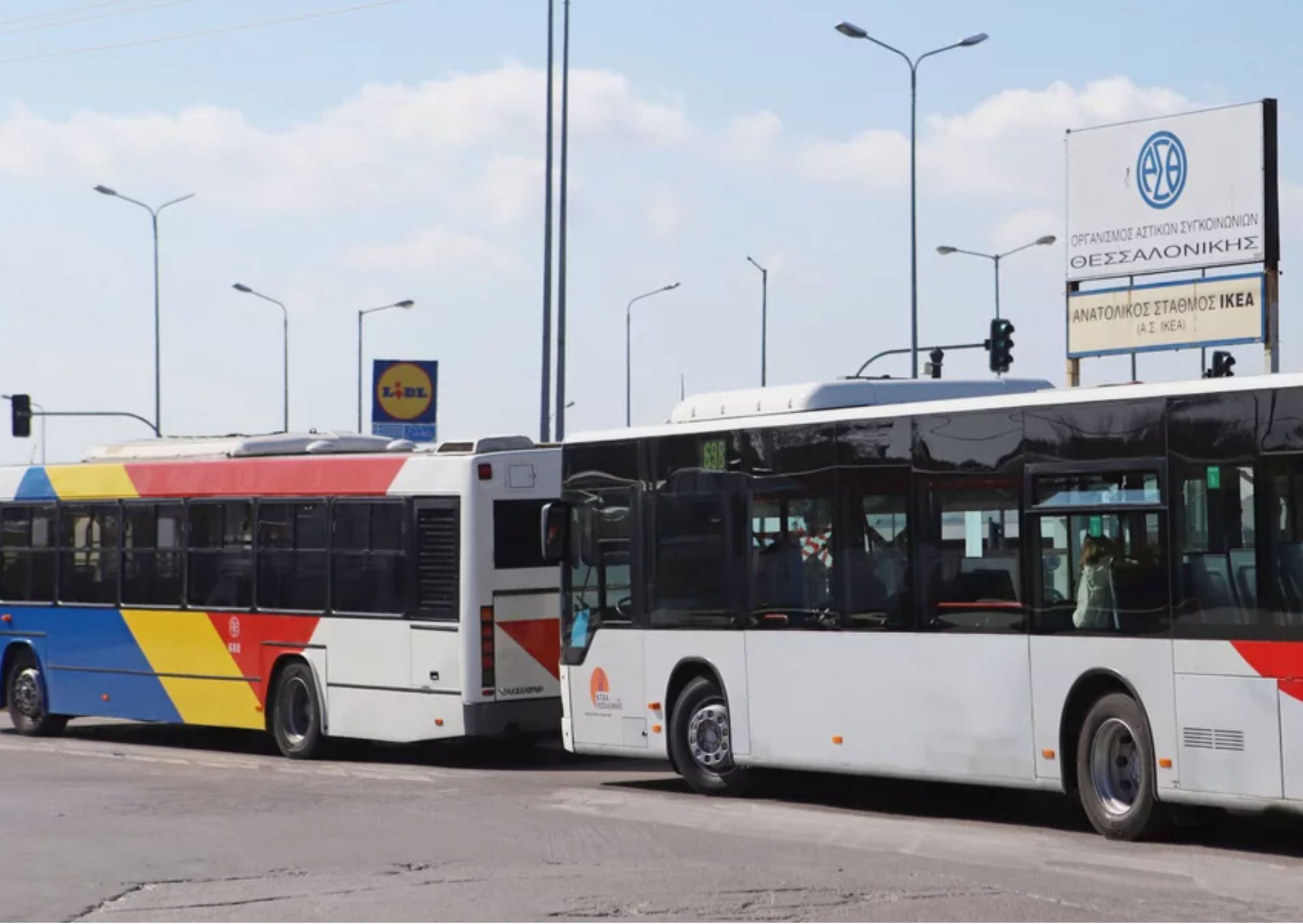 Συγκρούστηκαν δύο αστικά λεωφορεία: Πέντε άτομα μεταφέρθηκαν στο νοσοκομείο