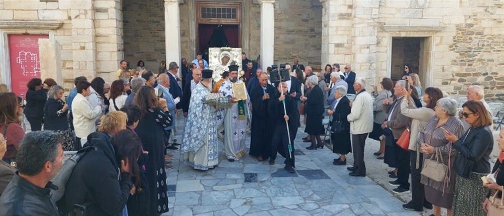 Έκαναν λιτανεία για βροχή στην Πάρο – Βίντεο