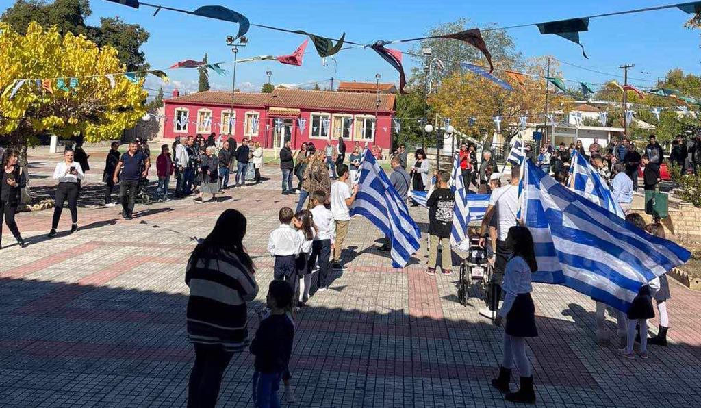 Εύβοια – 28η Οκτωβρίου: Παρέλασαν με υπερηφάνεια τα παιδιά του κατηχητικού σχολείου Θεολόγου