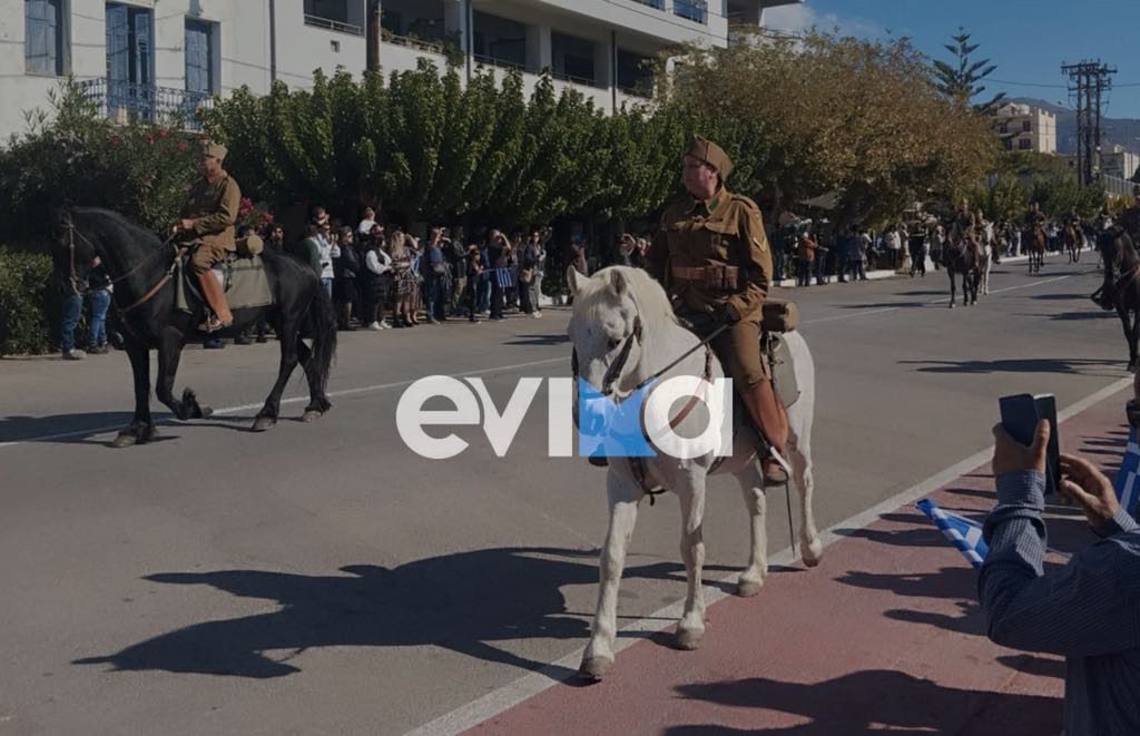 28η Οκτωβρίου: Δέος στην Κάρυστο – Τα άλογα εντυπωσίασαν όλη την Εύβοια