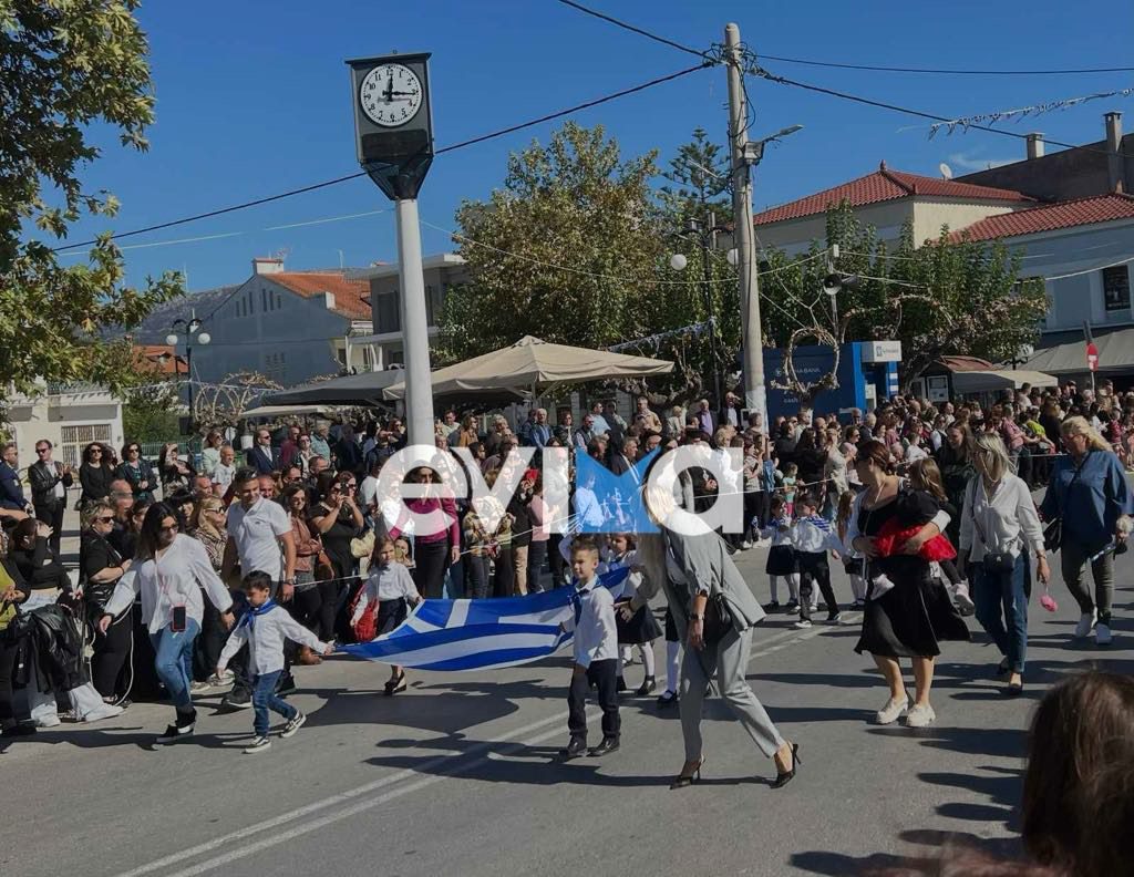 28η Οκτωβρίου: Με υπερηφάνεια παρέλασαν οι μικροί μαθητές στην Αμάρυνθο – Εικόνες