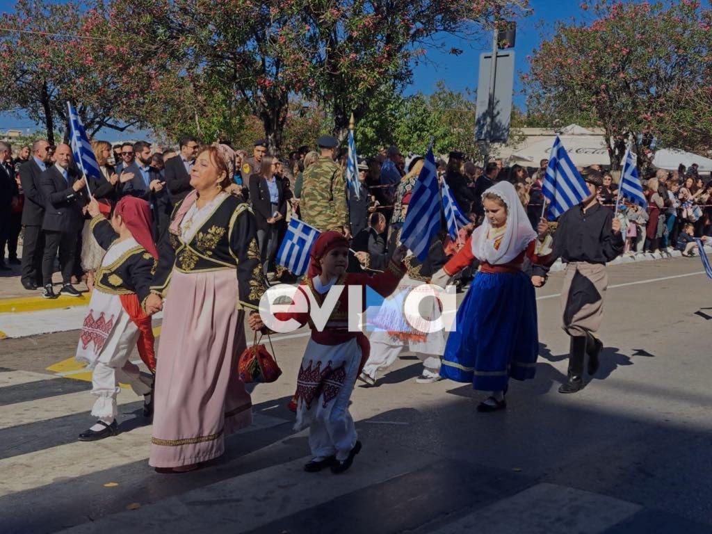 28η Οκτωβρίου: Ρίγη συγκίνησης από τους μικρούς ήρωες στη Χαλκίδα – Φωτογραφίες από την παρέλαση