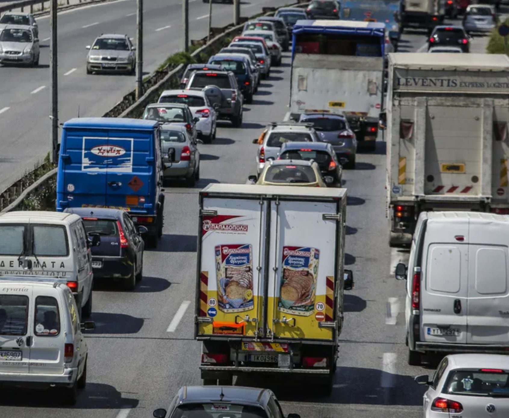 Καραμπόλα 10 οχημάτων στην Αθηνών-Κορίνθου, μεγάλα κυκλοφοριακά προβλήματα