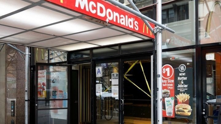 Τα κρεμμύδια σε μπέργκερ των McDonald’s αρρώστησαν πάνω από 90 ανθρώπους- Ένας νεκρός