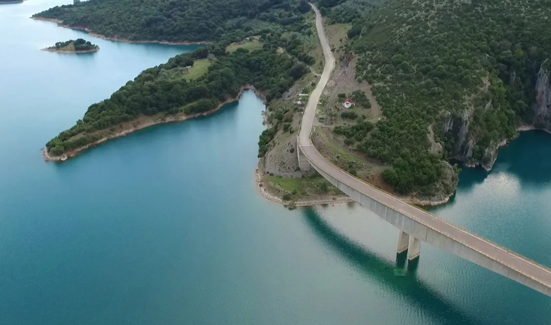 ”Καμπανάκι” για τη λειψυδρία: Μεταφορά νερού από τη λίμνη Κρεμαστών και Μονάδες Αφαλάτωσης για την αντιμετώπισή της