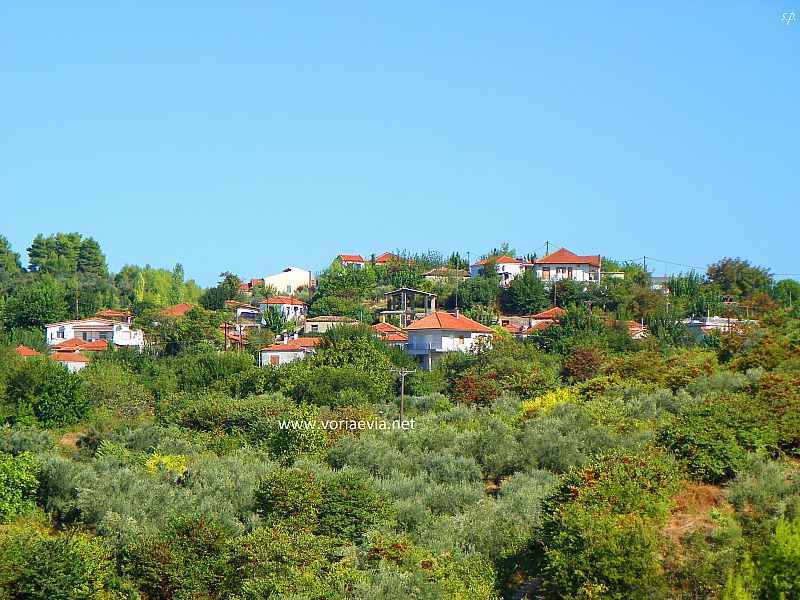 Το χωριό της Εύβοιας με την υπέροχη θέα στον Παγασητικό