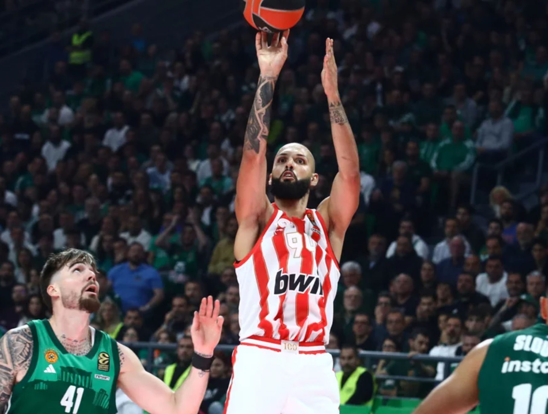 Euroleague: Με εκτελεστή τον Φουρνιέ και ηγέτη Μιλουτίνοφ ο Ολυμπιακός «άλωσε» το ΟΑΚΑ