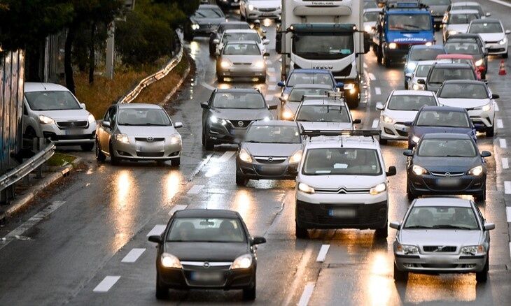 Μέχρι πότε μπορείτε να πληρώσετε τα τέλη κυκλοφορίας – Τι ισχύει με τα πρόστιμα