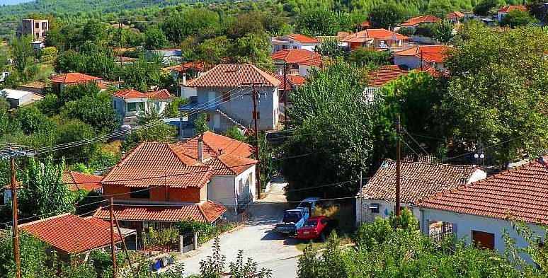 Το γραφικό χωριό της Εύβοιας με την μοναδική θέα – Πώς θα πάτε