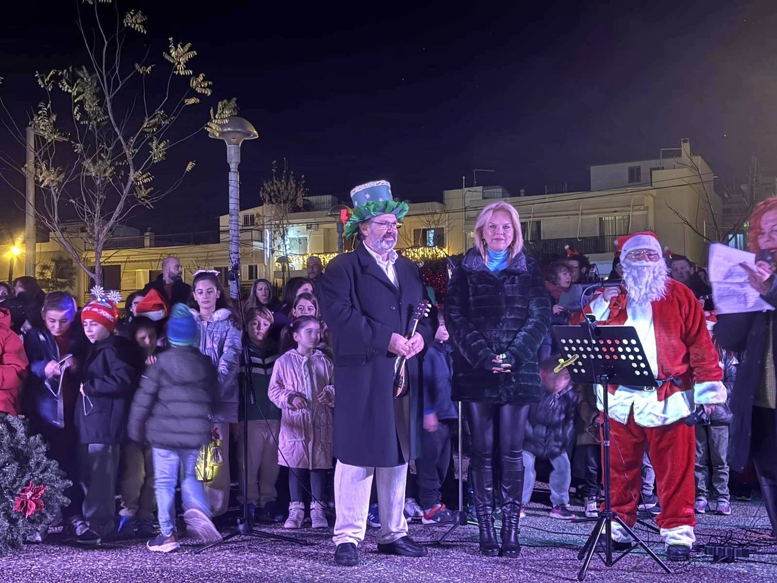 Εύβοια: Λάμψη στο Ληλάντιο! Άναψε το δέντρο ο Δήμος Χαλκιδέων