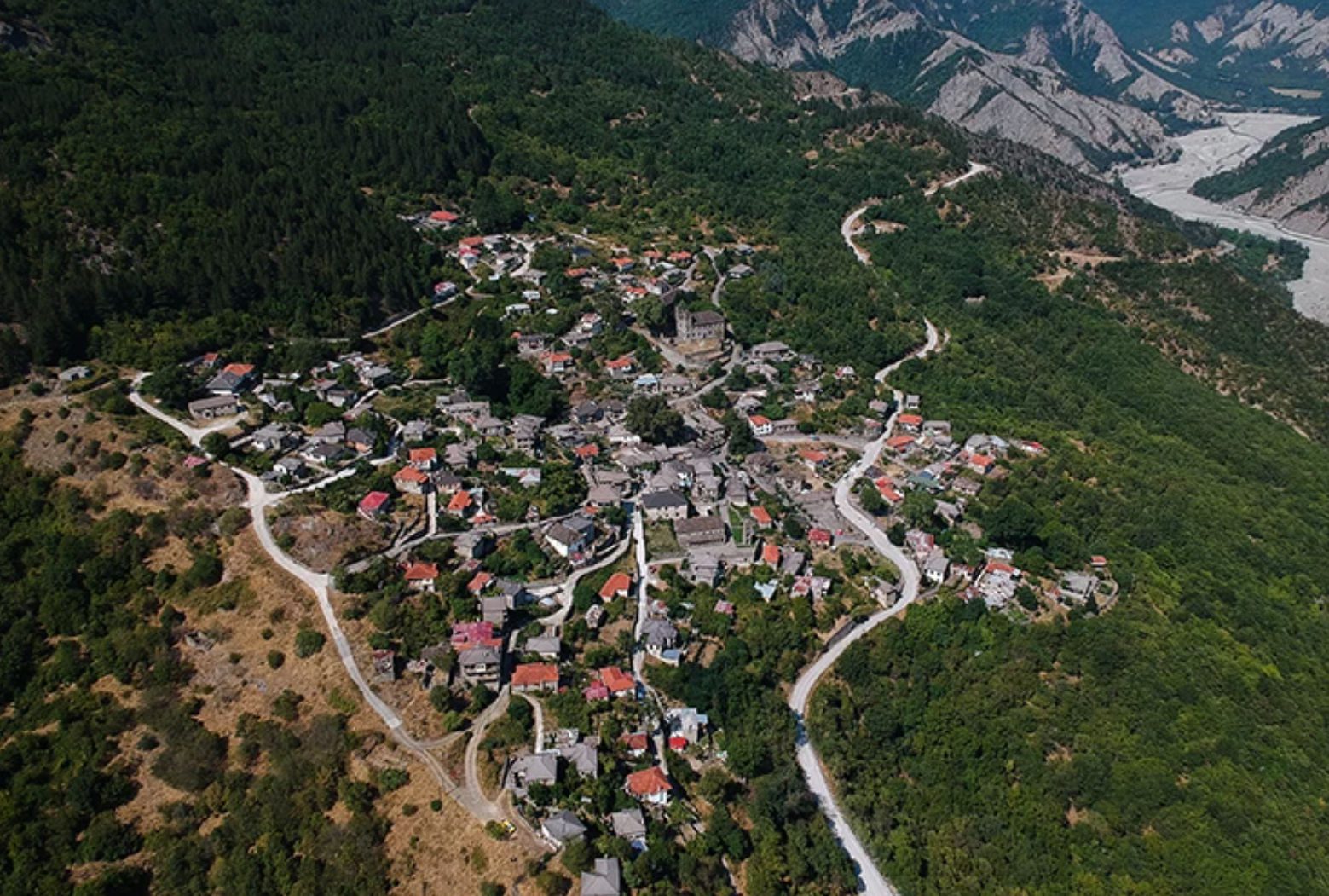 Το χωριό που πρέπει κάποια στιγμή να επισκεφτείτε