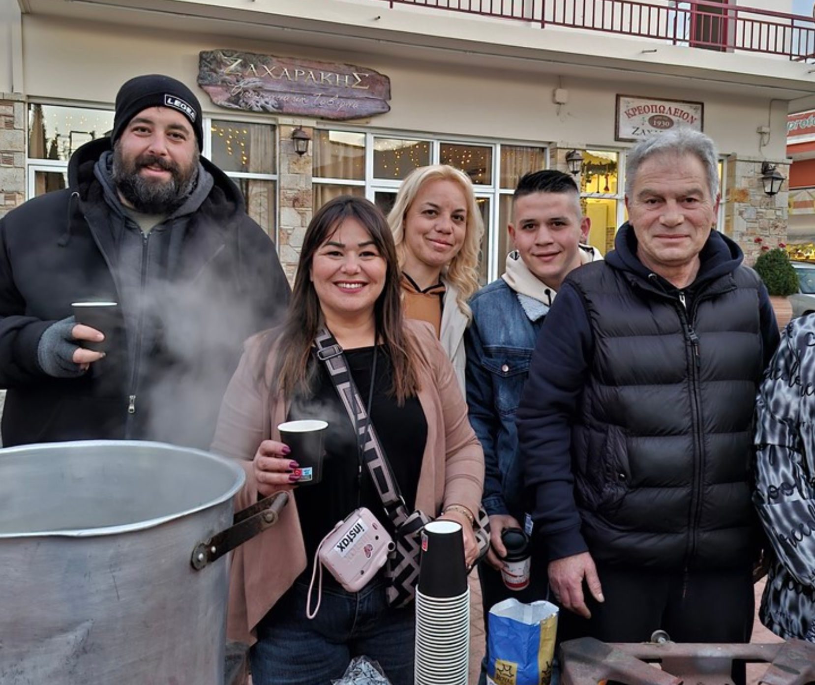 Μαγική χριστουγεννιάτικη γιορτή σε χωριό της Εύβοιας με DJ, face-painting και λουκουμάδες