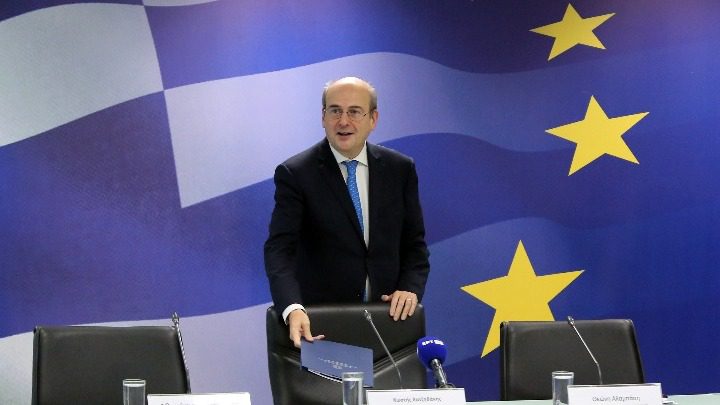 Δέκα νέες πρωτοβουλίες για να μην… «μας τα τρώνε» οι τράπεζες