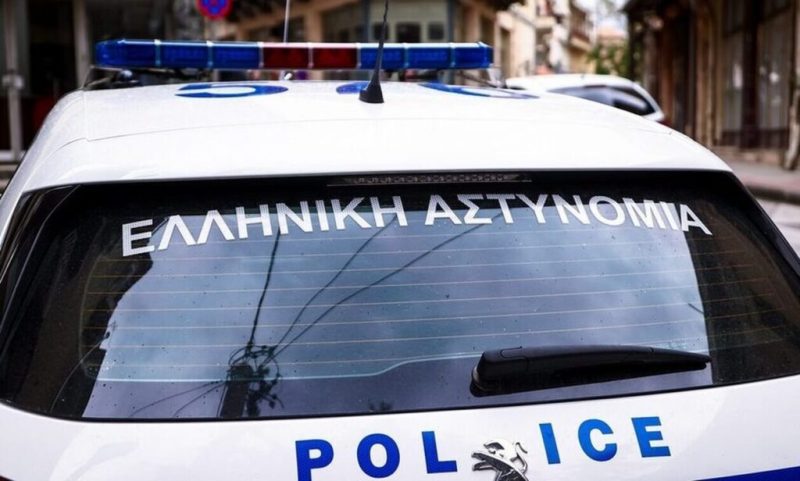 Κουκουλοφόροι διέρρηξαν ζαχαροπλαστείο στην Εύβοια