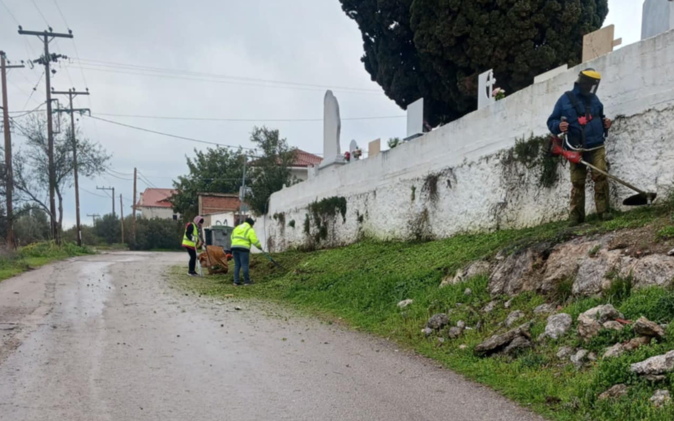 Καθάρισαν πεζοδρόμια και διαμόρφωσαν πλατείες στην Εύβοια