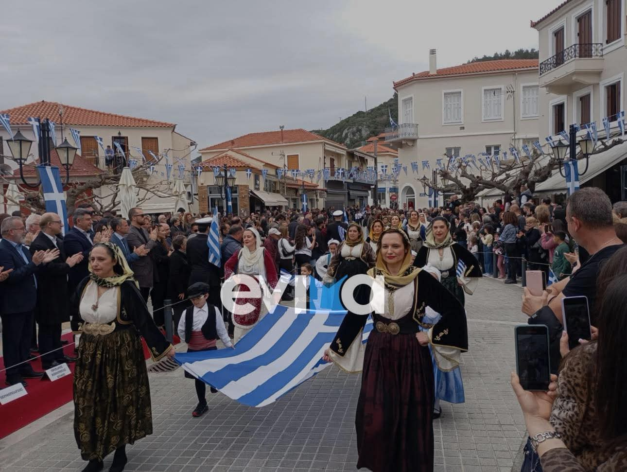 Κύμη: Δέος και υπερηφάνεια στην παρέλαση (pics&vid)