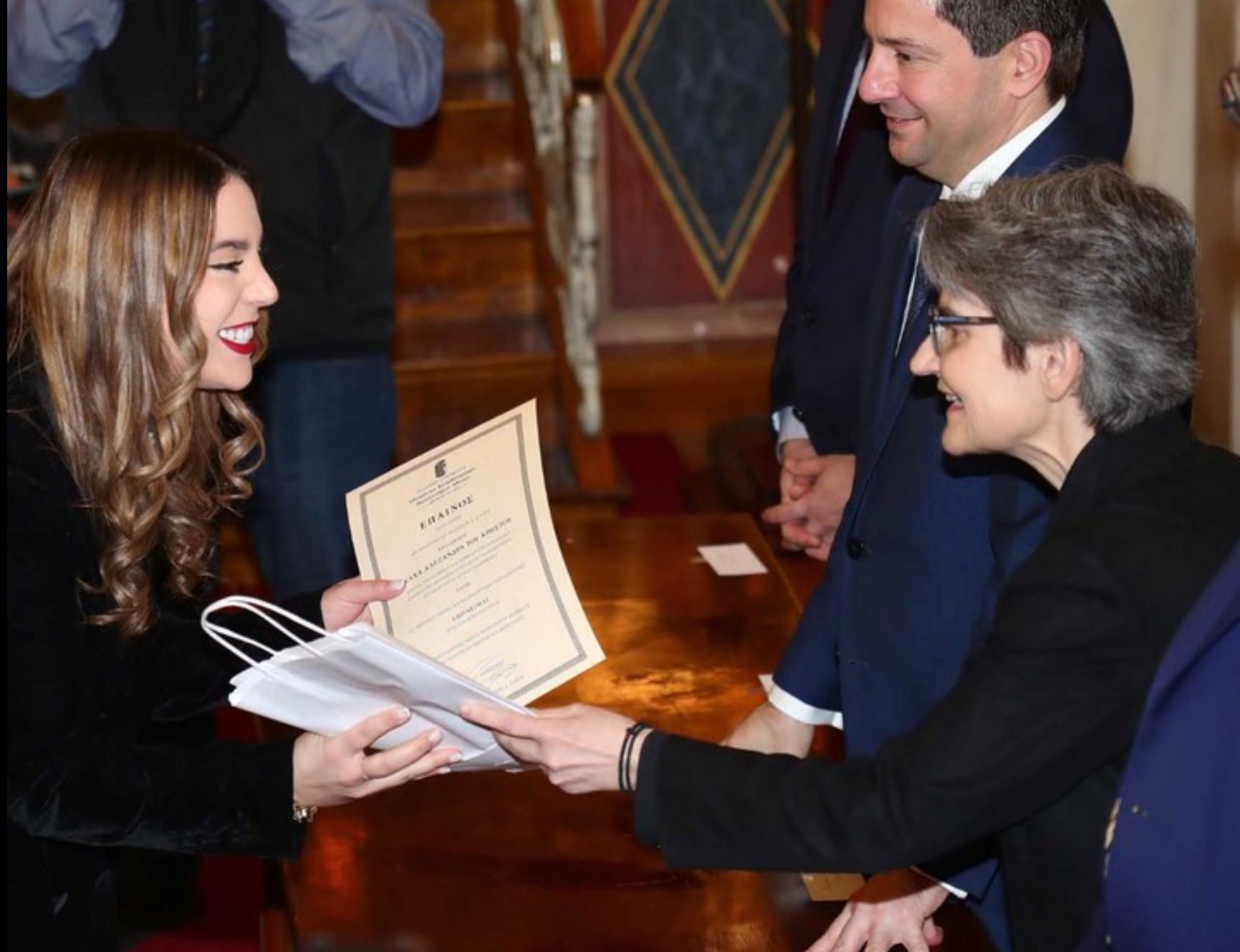 Βραβεύτηκε από τον πρύτανη του ΕΚΠΑ φοιτήτρια από την Εύβοια