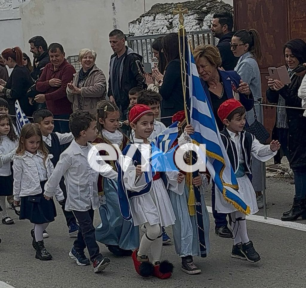 25η Μαρτίου: Ξεκίνησαν οι παρελάσεις στην Εύβοια – Εικόνες