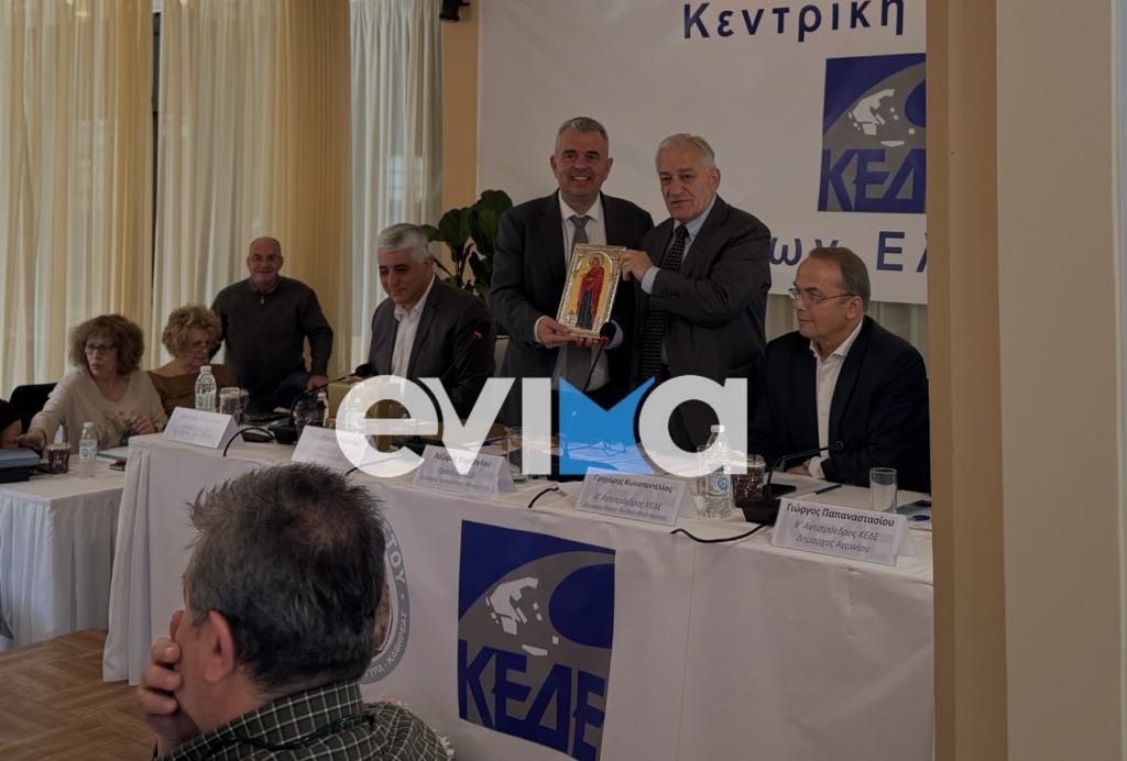 Κάρυστος: Ποια θαυματουργή εικόνα δώρισε ο δήμαρχος στον πρόεδρο της ΚΕΔΕ