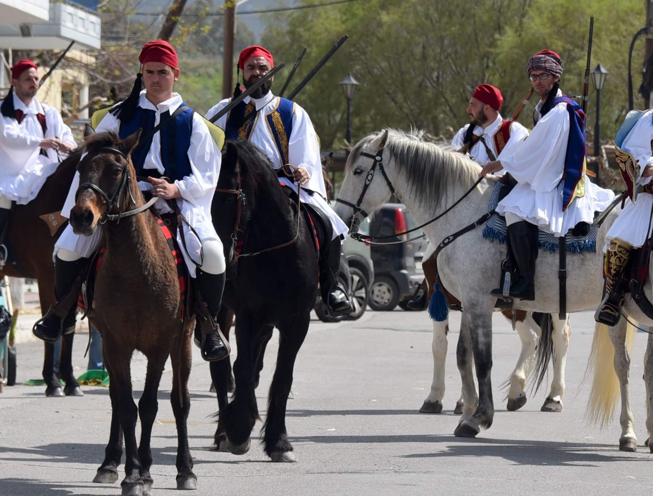 25η Μαρτίου: Ετοιμάζονται για τη μοναδική παρέλαση με άλογα στην Εύβοια