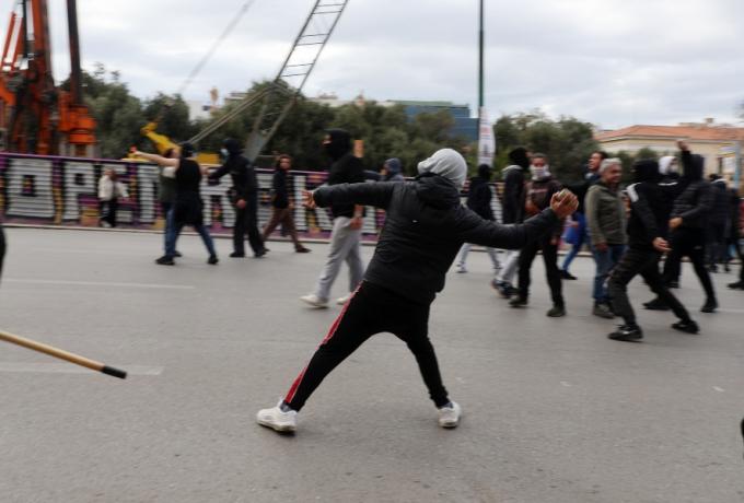 Τραυματίες σε σοβαρά επεισόδια ΠΑΟΚτσήδων-ΑΕΚτζήδων στην Εθνική οδό!