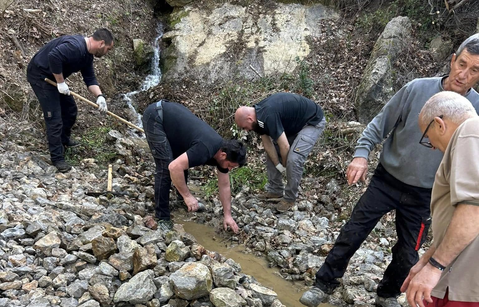 Αξιέπαινη δράση εθελοντών για το νερό στην Εύβοια – Τι έκαναν